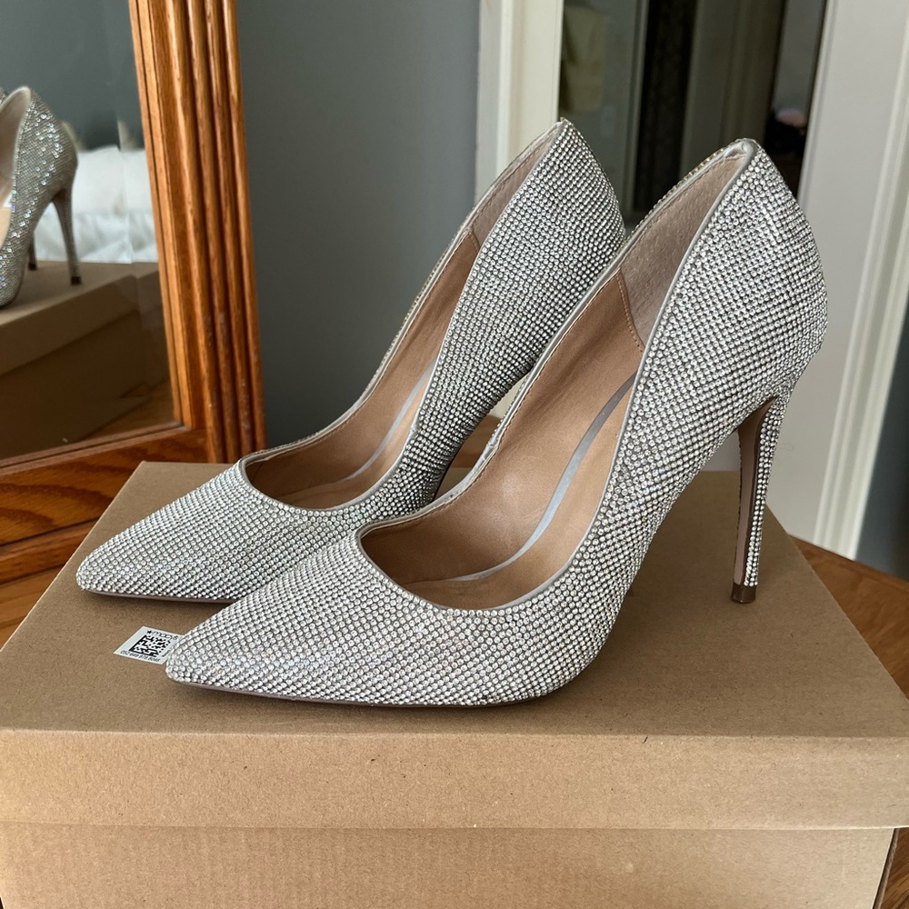 Steve Madden Daisie pump in Crystal.